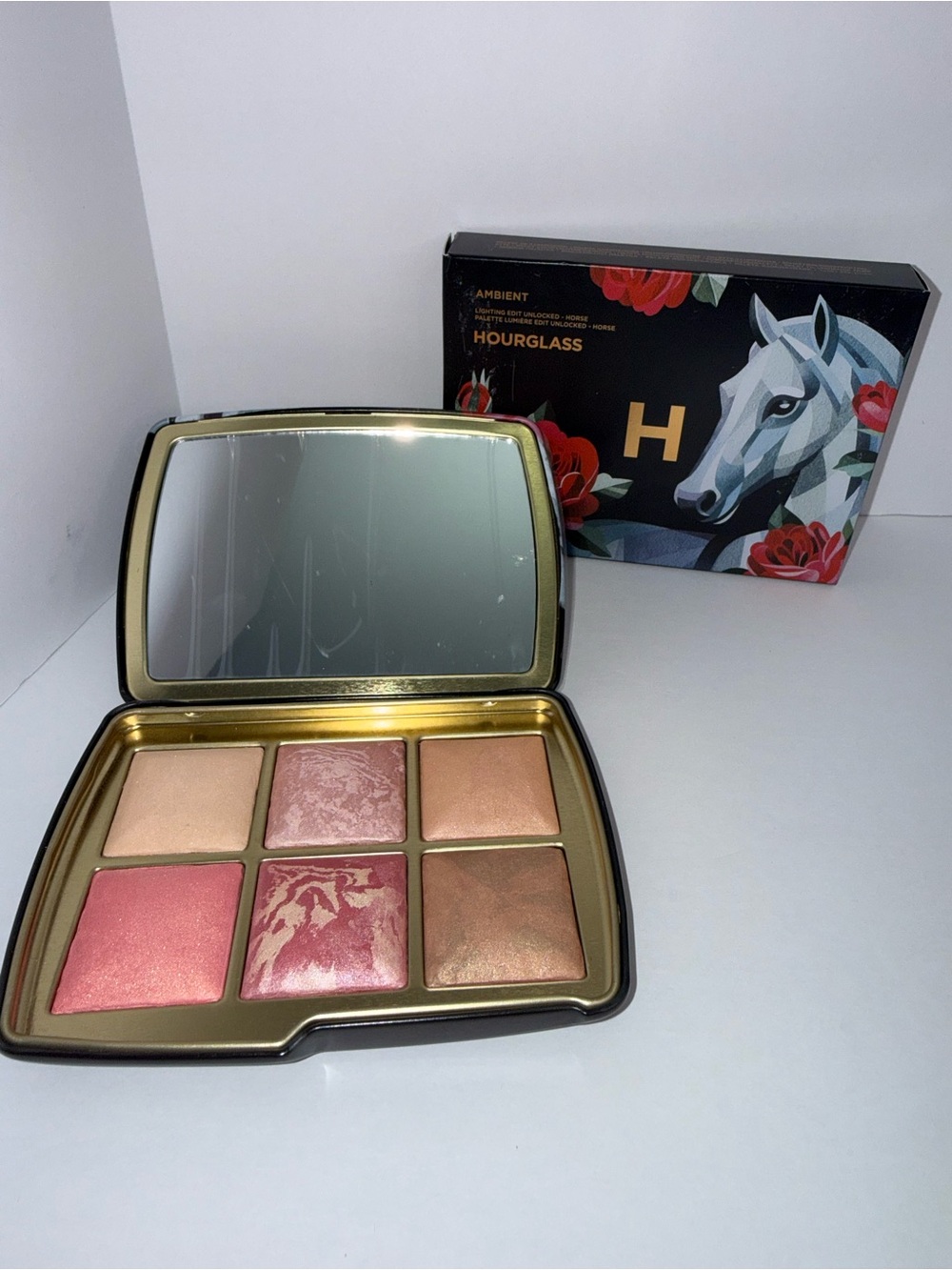 Hourglass Horse Ambient Lighting Palette — Pink, Rose & Peach Highlighters